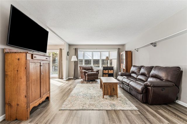 3915 Lexington Dr NE B, Cedar Rapids, IA 52402