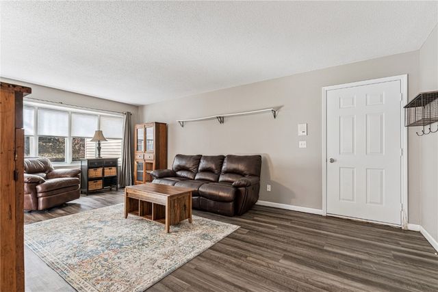 3915 Lexington Dr NE B, Cedar Rapids, IA 52402