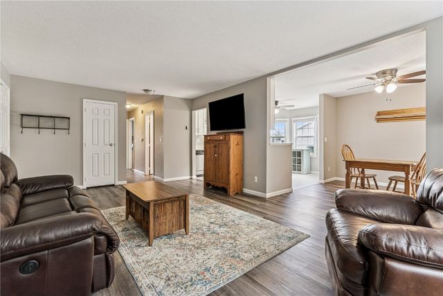 3915 Lexington Dr NE B, Cedar Rapids, IA 52402