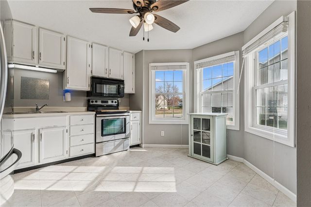 3915 Lexington Dr NE B, Cedar Rapids, IA 52402