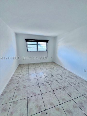 12290 NE 11th Ct 305, North Miami, FL 33161
