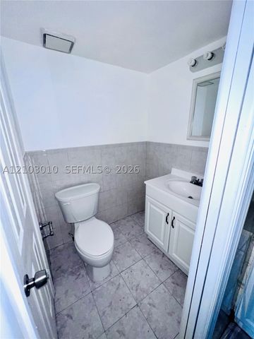 12290 NE 11th Ct 305, North Miami, FL 33161