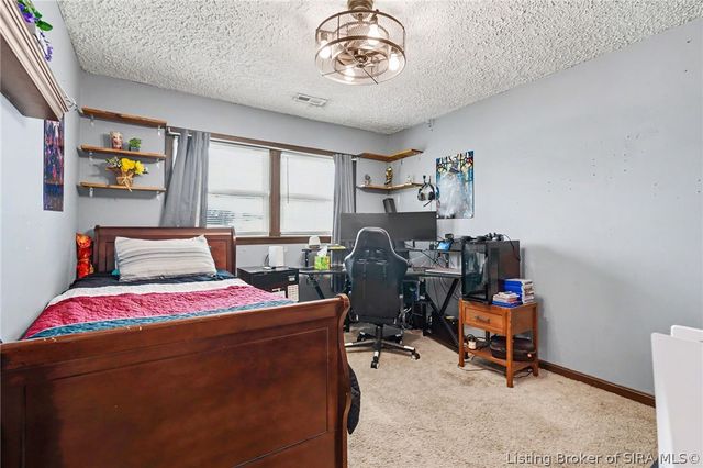 932 Whelan Lane, Jeffersonville, IN 47130