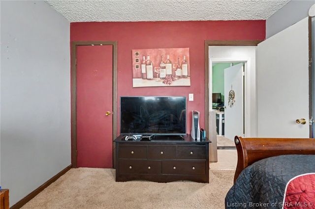 932 Whelan Lane, Jeffersonville, IN 47130