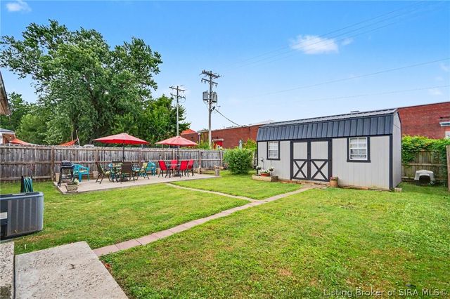 932 Whelan Lane, Jeffersonville, IN 47130