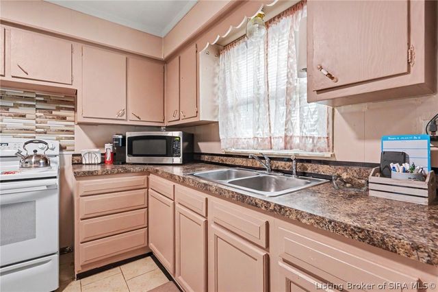932 Whelan Lane, Jeffersonville, IN 47130