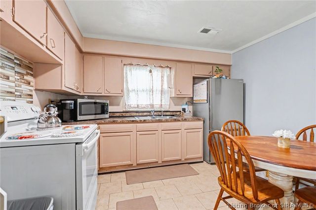 932 Whelan Lane, Jeffersonville, IN 47130
