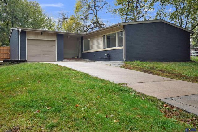 5411 Wilkins Circle, Lincoln, NE 68524