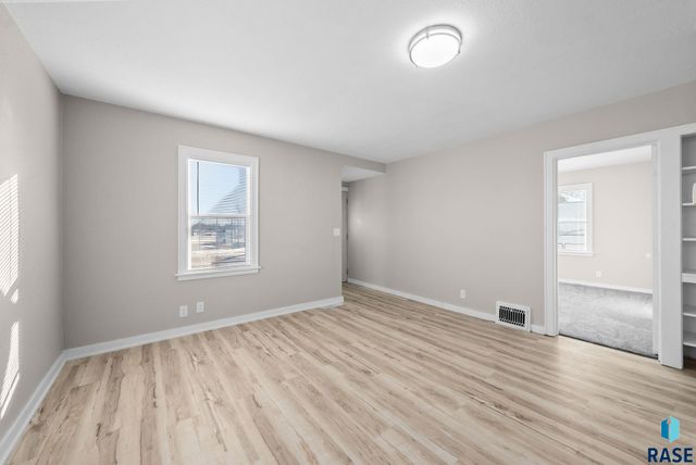 2000 W Madison St Street, Sioux Falls, SD 57104