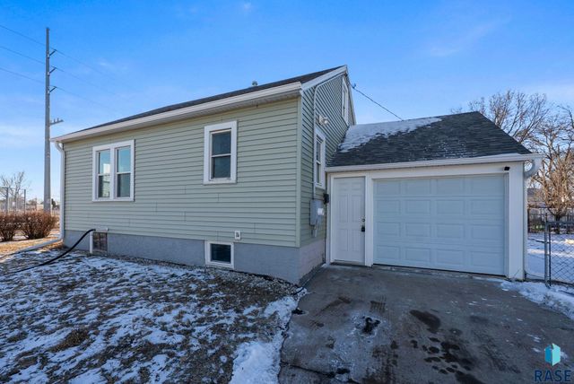 2000 W Madison St Street, Sioux Falls, SD 57104