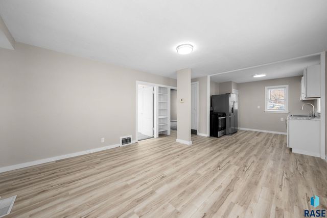 2000 W Madison St Street, Sioux Falls, SD 57104