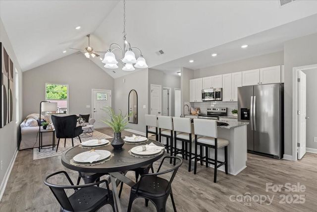 504 Fayetteville Avenue, Statesville, NC 28677