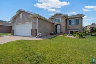 5601 W Oakcrest Dr Drive, Sioux Falls, SD 57107