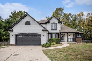 130 SE Somerset Court, Lee's Summit, MO 64063