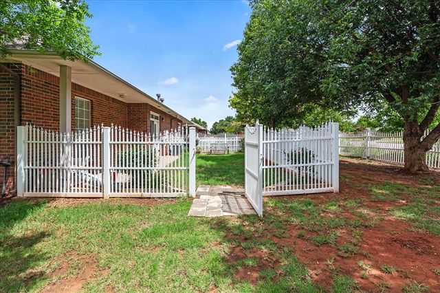 15400 Monarch Lane, Edmond, OK 73013