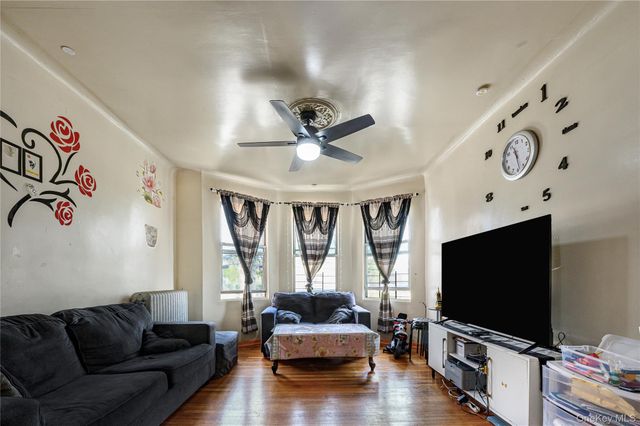 748 E 225 Street, Bronx, NY 10466
