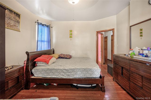 748 E 225 Street, Bronx, NY 10466