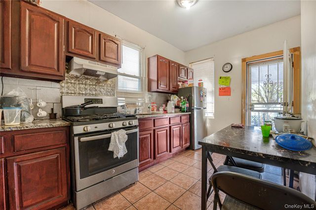 748 E 225 Street, Bronx, NY 10466