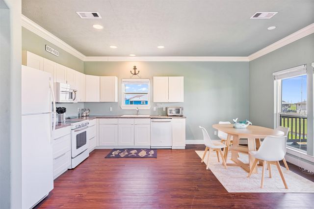893 West Lane, Crystal Beach, TX 77650