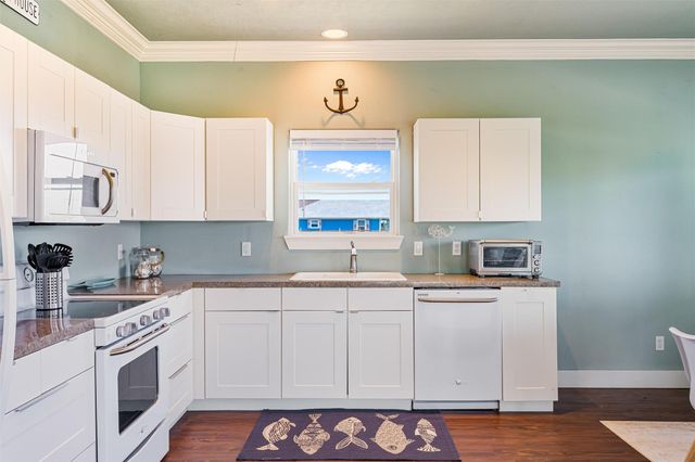 893 West Lane, Crystal Beach, TX 77650