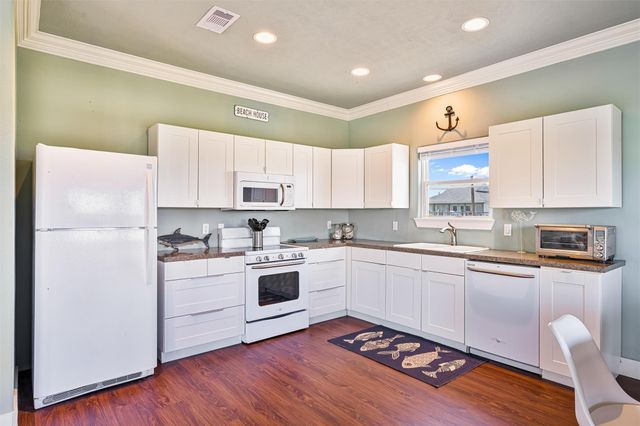 893 West Lane, Crystal Beach, TX 77650