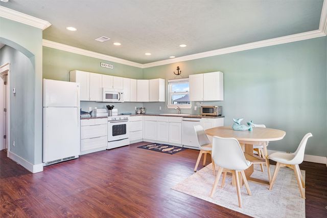 893 West Lane, Crystal Beach, TX 77650