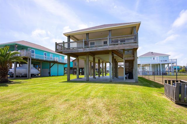 893 West Lane, Crystal Beach, TX 77650