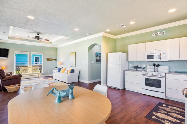 893 West Lane, Crystal Beach, TX 77650