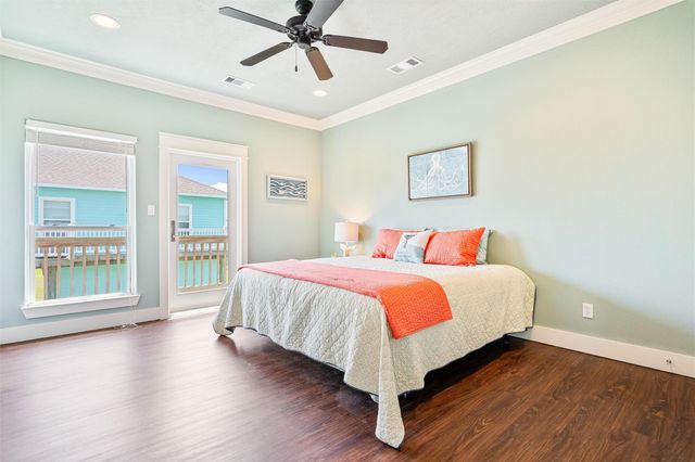 893 West Lane, Crystal Beach, TX 77650