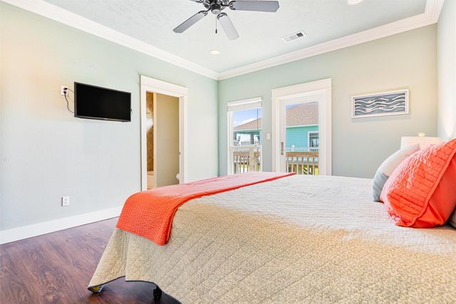 893 West Lane, Crystal Beach, TX 77650