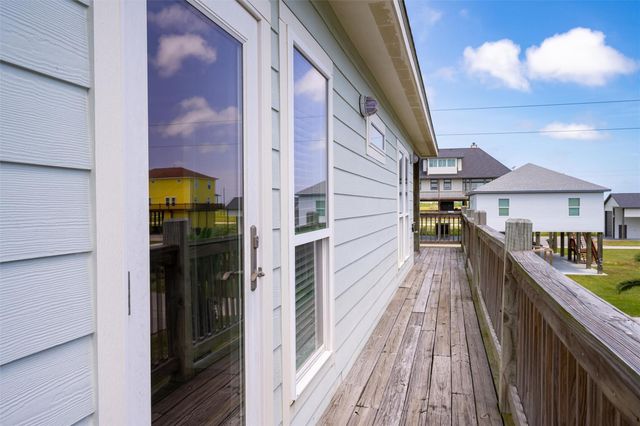 893 West Lane, Crystal Beach, TX 77650