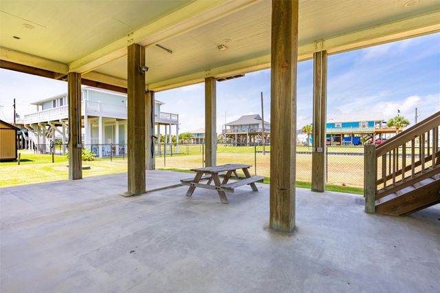 893 West Lane, Crystal Beach, TX 77650