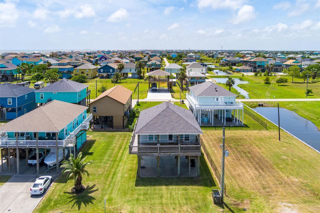 893 West Lane, Crystal Beach, TX 77650