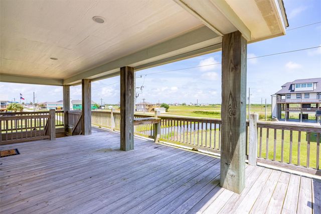 893 West Lane, Crystal Beach, TX 77650