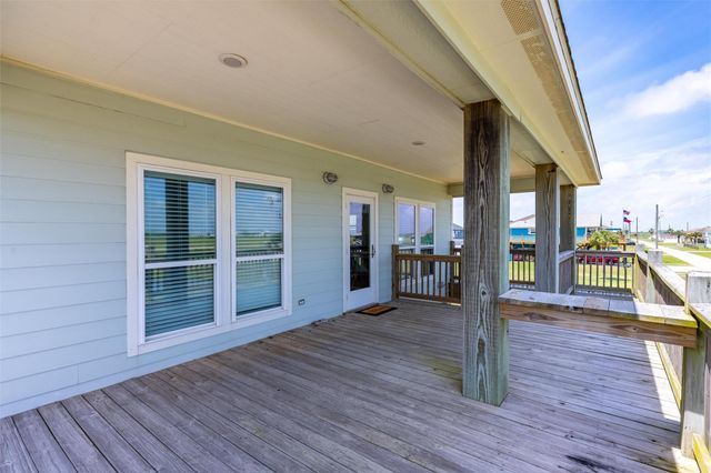 893 West Lane, Crystal Beach, TX 77650