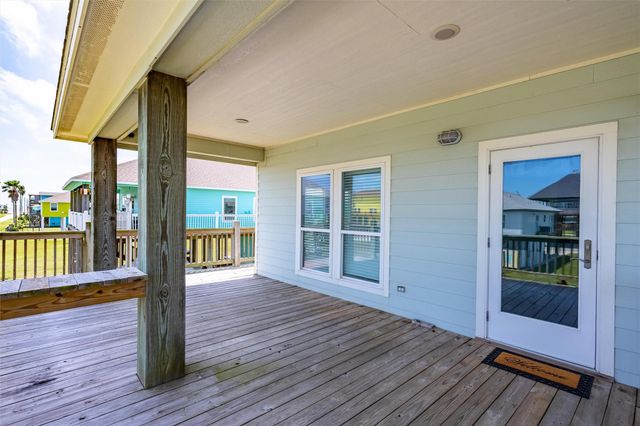 893 West Lane, Crystal Beach, TX 77650