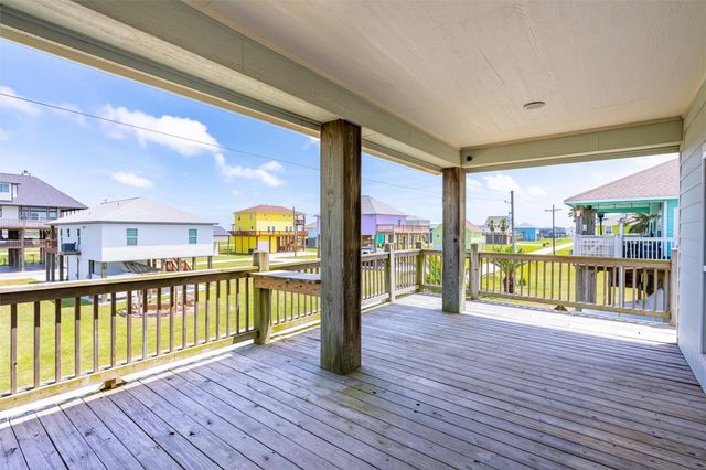 893 West Lane, Crystal Beach, TX 77650