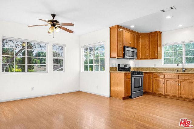 743 N Las Palmas Avenue, Los Angeles, CA 90038