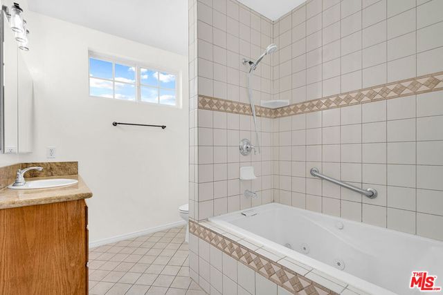 743 N Las Palmas Avenue, Los Angeles, CA 90038