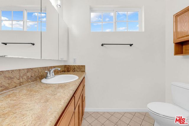 743 N Las Palmas Avenue, Los Angeles, CA 90038