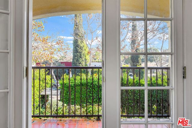 743 N Las Palmas Avenue, Los Angeles, CA 90038