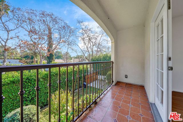 743 N Las Palmas Avenue, Los Angeles, CA 90038