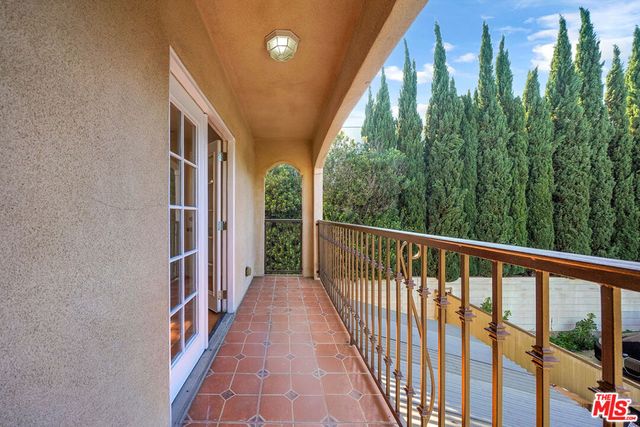 743 N Las Palmas Avenue, Los Angeles, CA 90038