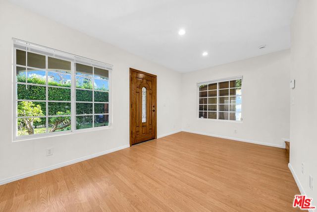 743 N Las Palmas Avenue, Los Angeles, CA 90038