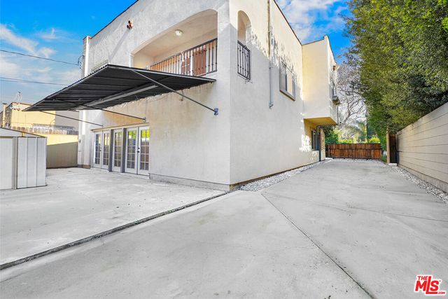 743 N Las Palmas Avenue, Los Angeles, CA 90038