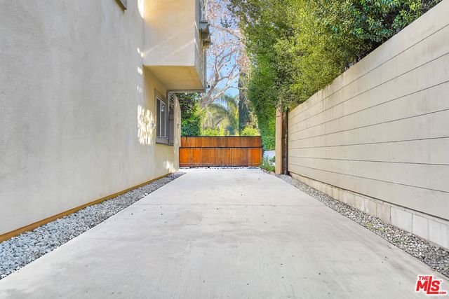 743 N Las Palmas Avenue, Los Angeles, CA 90038