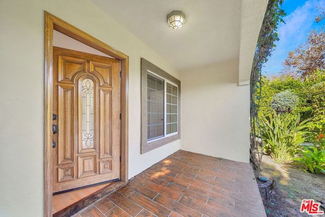 743 N Las Palmas Avenue, Los Angeles, CA 90038