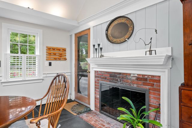 18 Manor Dr, Sandwich, MA 02537