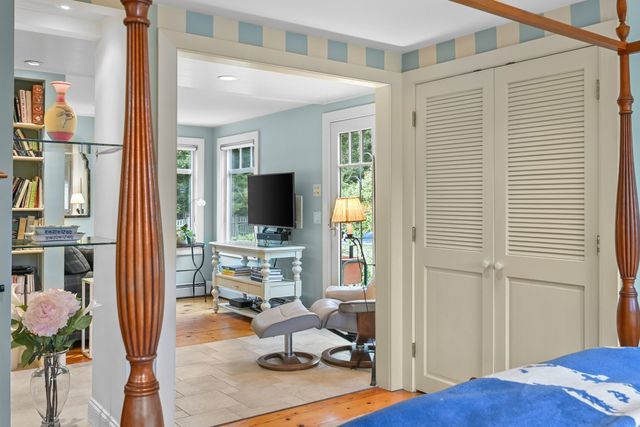 18 Manor Dr, Sandwich, MA 02537