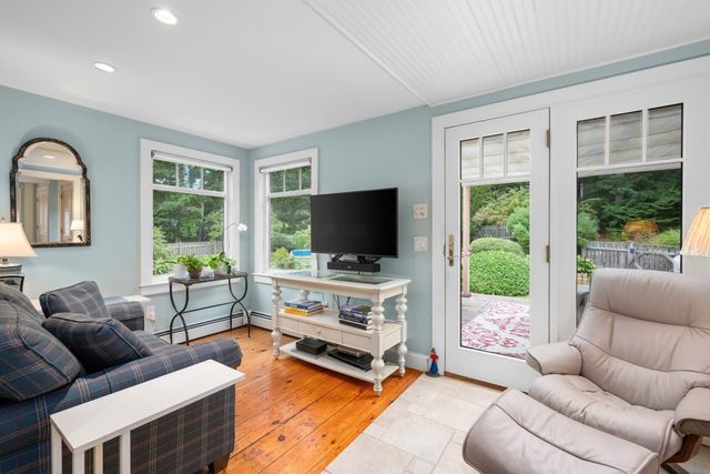 18 Manor Dr, Sandwich, MA 02537